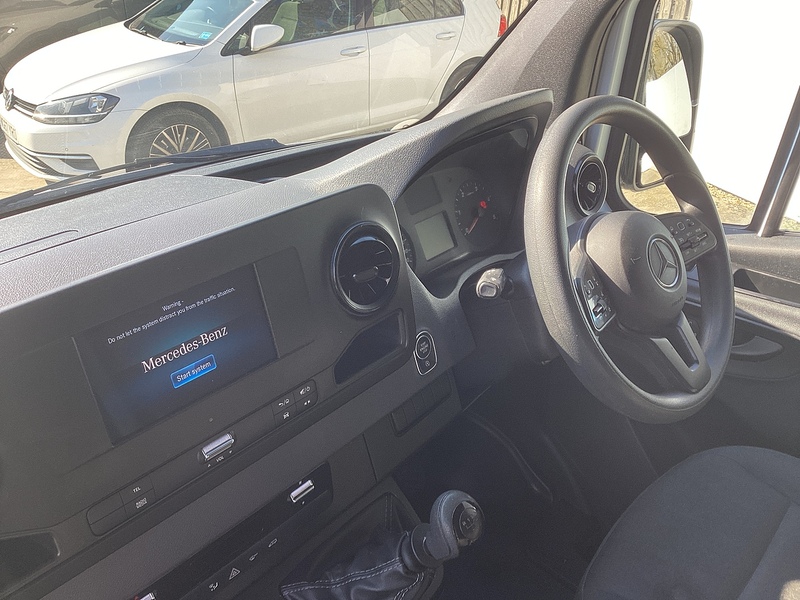 Mercedes 315 CDI Premium MWB H/R Progressive A/C Euro 6