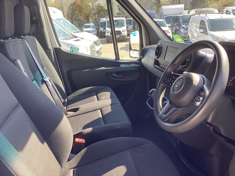 Mercedes 315 CDI Premium MWB H/R Progressive A/C Euro 6