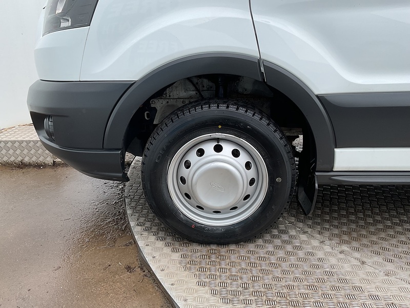 Ford 2.2 TDCi 460 HDT Trend Minibus 5dr Diesel Manual L4 H3 (18 seats) (196 g/km, 123 bhp)