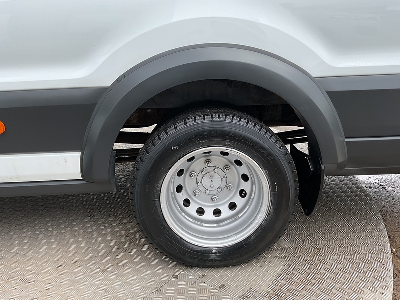 Ford 2.2 TDCi 460 HDT Trend Minibus 5dr Diesel Manual L4 H3 (18 seats) (196 g/km, 123 bhp)