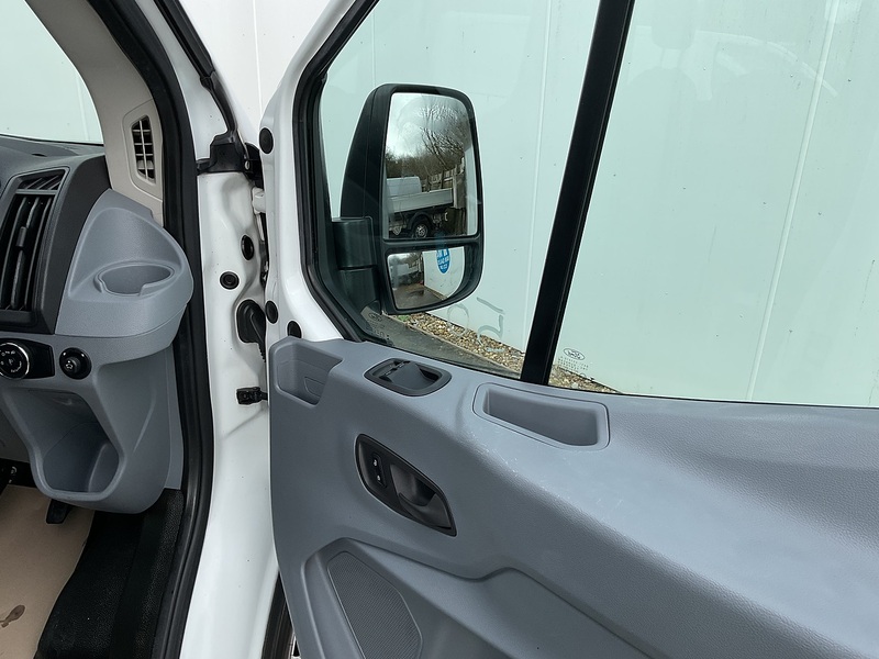 Ford 2.2 TDCi 460 HDT Trend Minibus 5dr Diesel Manual L4 H3 (18 seats) (196 g/km, 123 bhp)