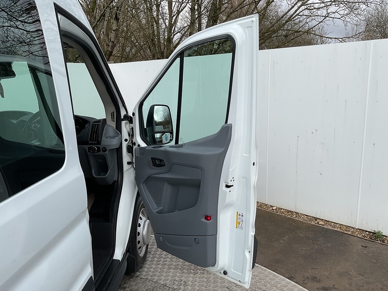 Ford 2.2 TDCi 460 HDT Trend Minibus 5dr Diesel Manual L4 H3 (18 seats) (196 g/km, 123 bhp)
