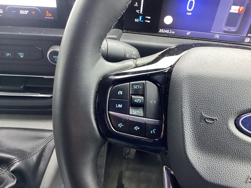 Ford 280 EcoBlue Limited SWB L/R A/C Euro 6