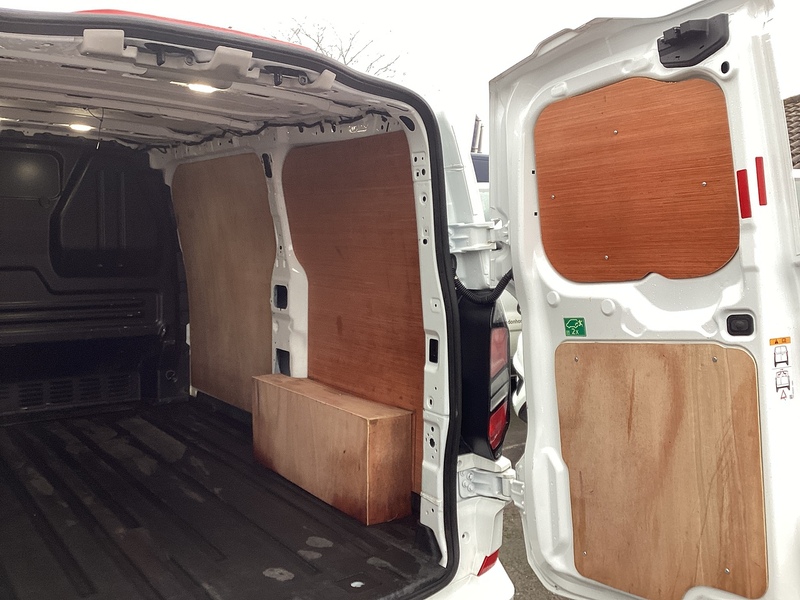 Ford 280 EcoBlue Limited SWB L/R A/C Euro 6