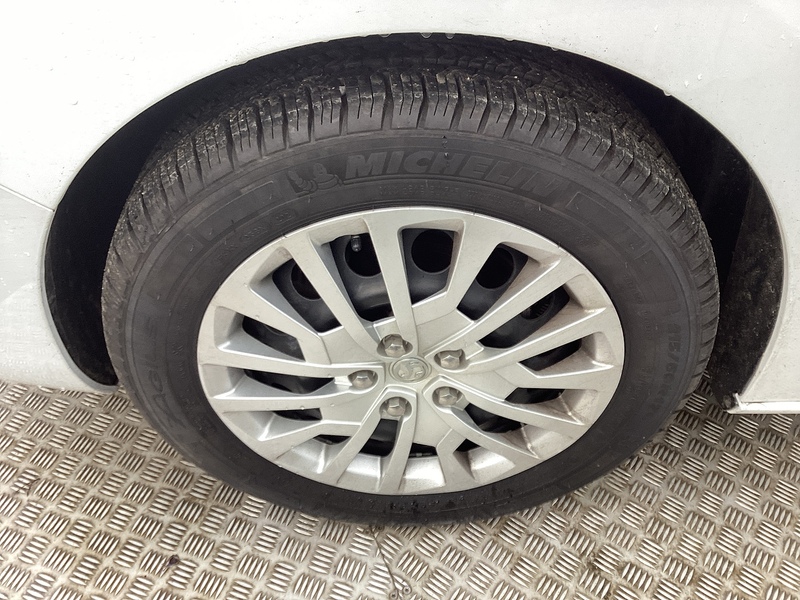 Vauxhall Turbo D 3100 Pro LWB L/R Euro 6 **NO VAT**