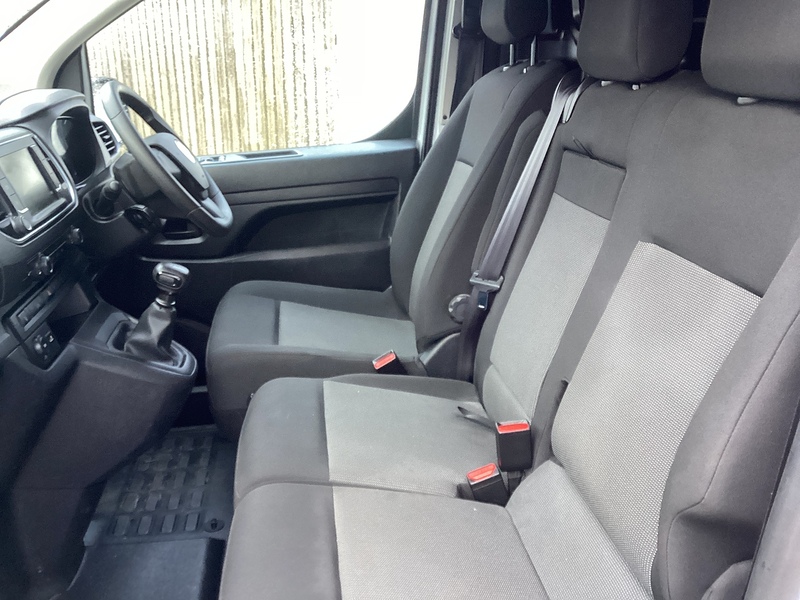 Vauxhall Turbo D 3100 Pro LWB L/R Euro 6 **NO VAT**