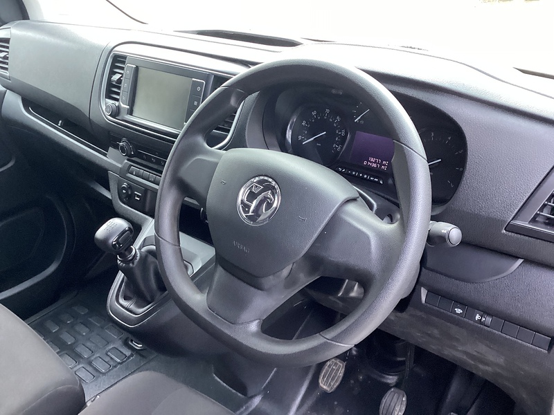 Vauxhall Turbo D 3100 Pro LWB L/R Euro 6 **NO VAT**