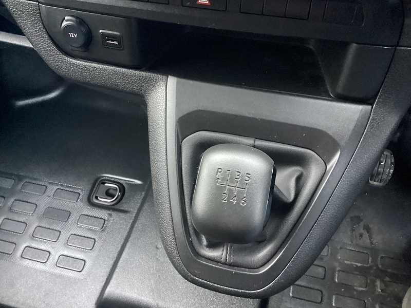 Vauxhall Turbo D 3100 Pro LWB L/R Euro 6 **NO VAT**