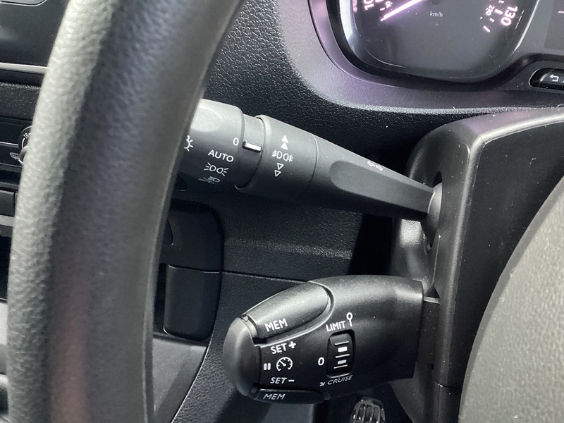 Vauxhall Turbo D 3100 Pro LWB L/R Euro 6 **NO VAT**