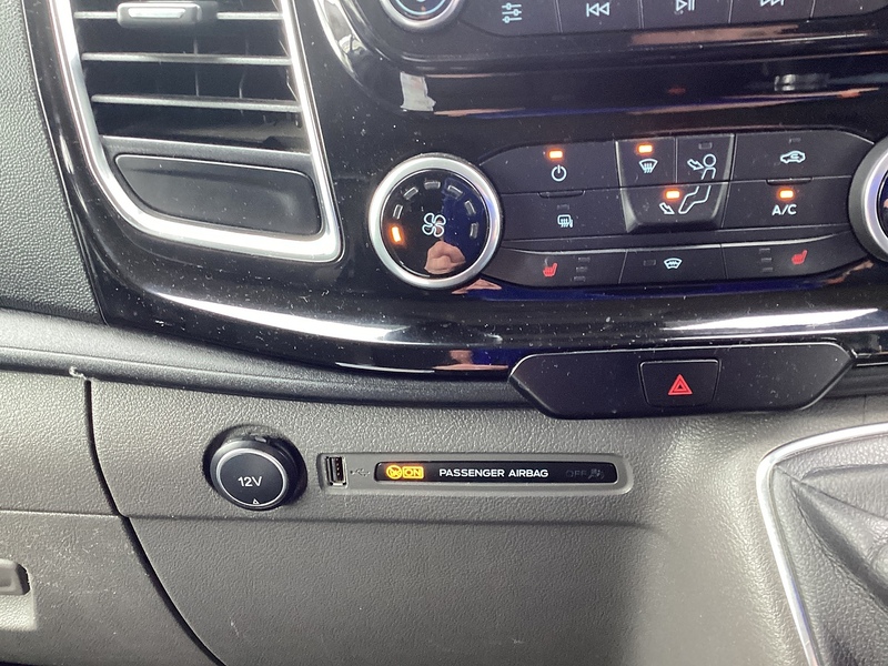 Ford 300 EcoBlue Limited SWB Crewcab A/C Euro 6