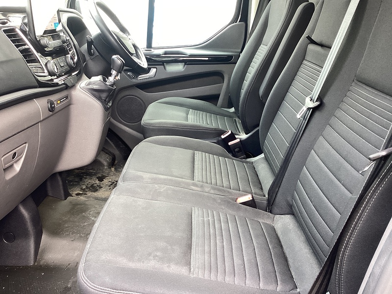 Ford 280 EcoBlue Limited SWB L/R Euro 6