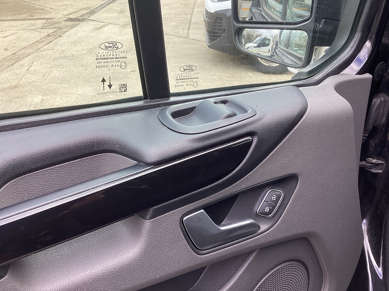 Ford 280 EcoBlue Limited SWB L/R Euro 6