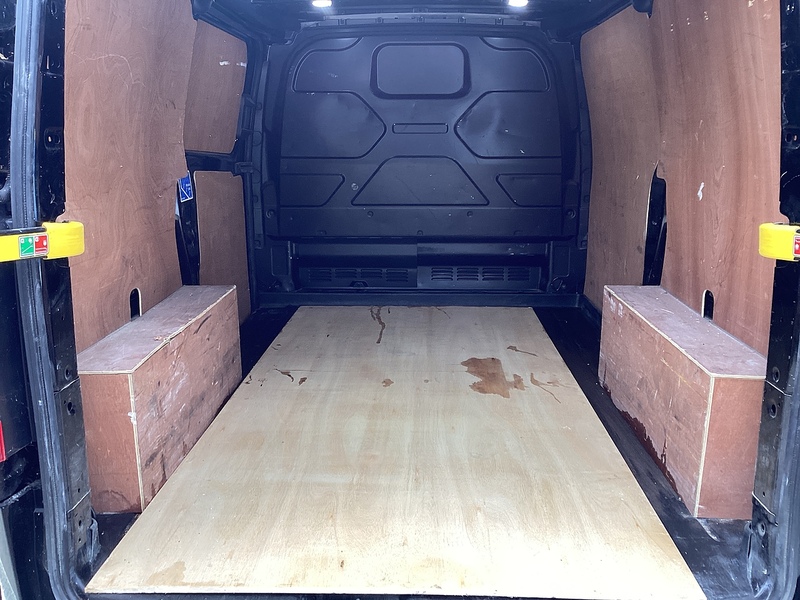 Ford 280 EcoBlue Limited SWB L/R Euro 6