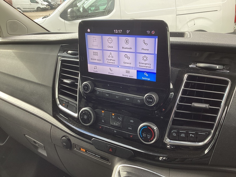 Ford 280 EcoBlue Limited SWB L/R Euro 6