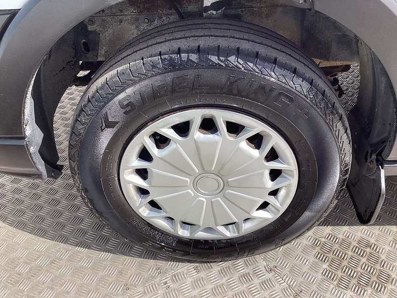Ford 350 EcoBlue Trend MWB M/R Euro 6