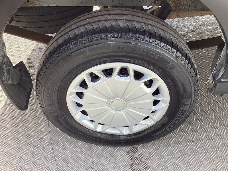 Ford 350 EcoBlue Trend MWB M/R Euro 6