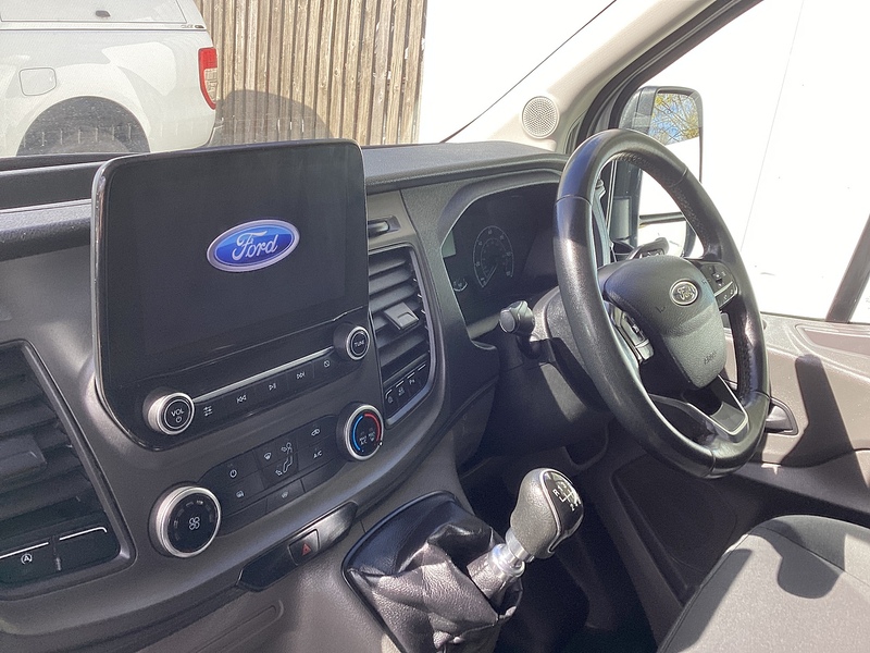 Ford 350 EcoBlue Trend MWB M/R Euro 6