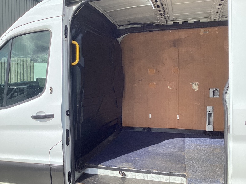 Ford 350 EcoBlue Trend MWB M/R Euro 6