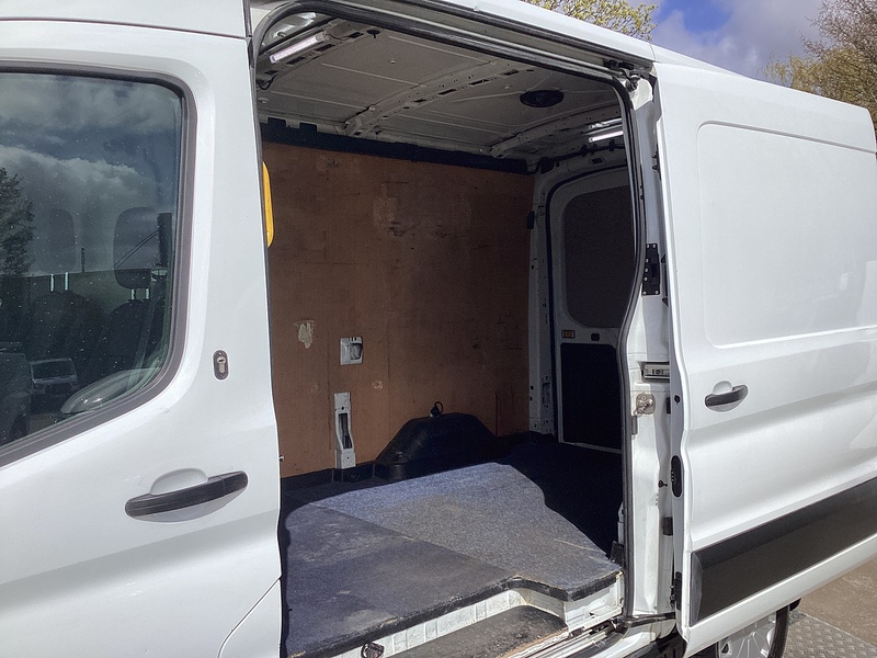 Ford 350 EcoBlue Trend MWB M/R Euro 6