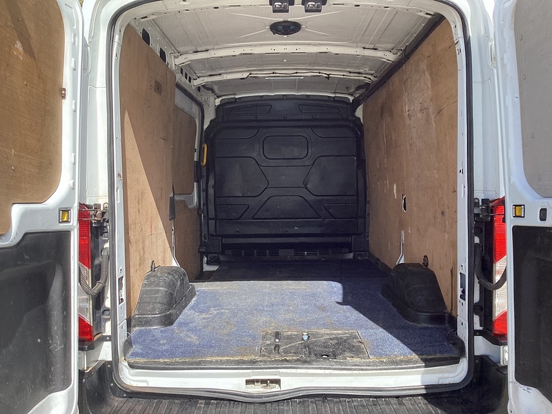 Ford 350 EcoBlue Trend MWB M/R Euro 6