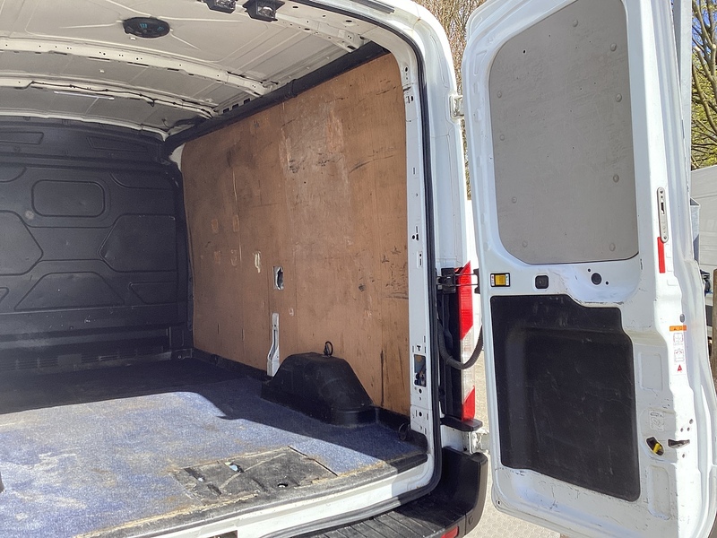 Ford 350 EcoBlue Trend MWB M/R Euro 6