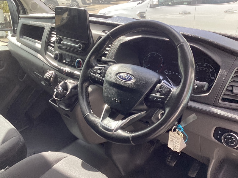 Ford 350 EcoBlue Trend MWB M/R Euro 6