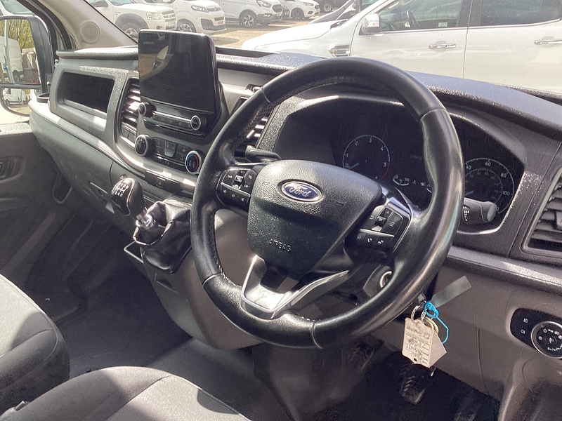 Ford 350 EcoBlue Trend MWB M/R Euro 6