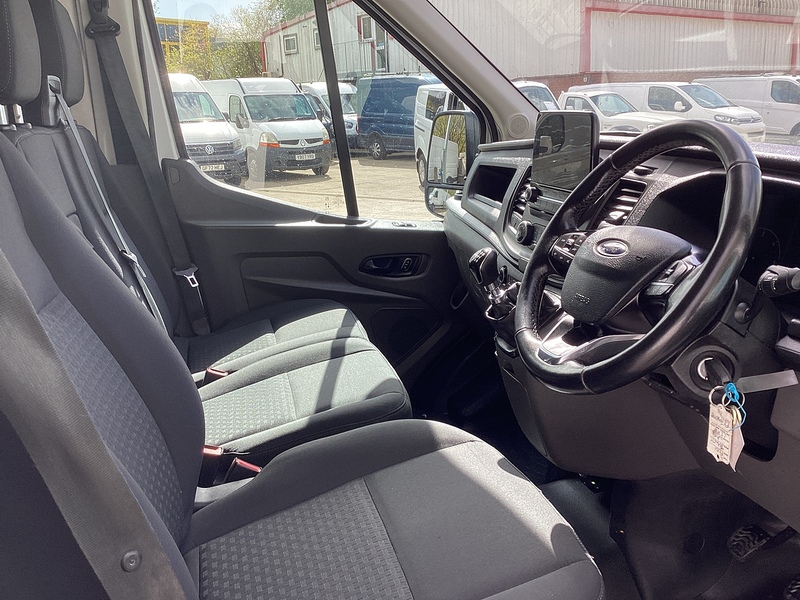 Ford 350 EcoBlue Trend MWB M/R Euro 6