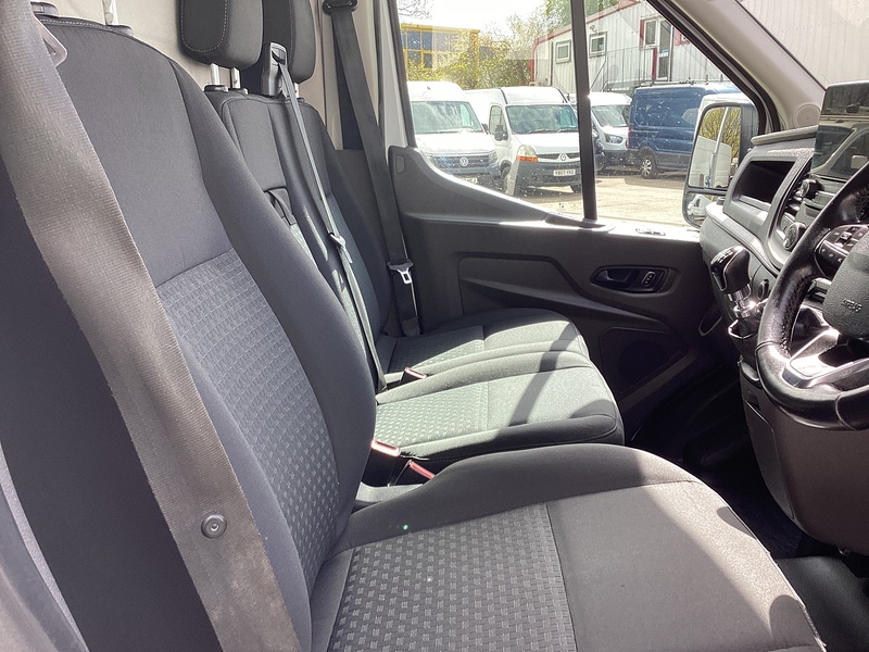 Ford 350 EcoBlue Trend MWB M/R Euro 6