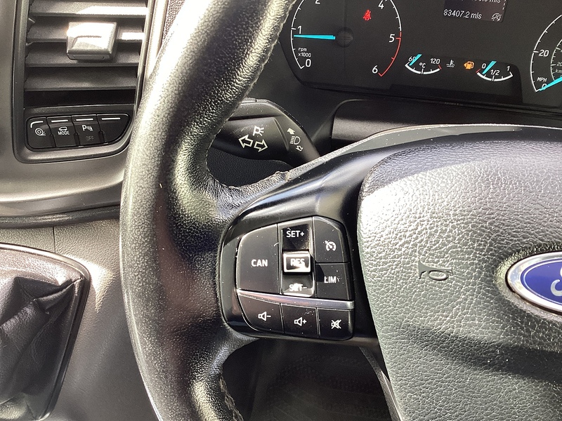Ford 350 EcoBlue Trend MWB M/R Euro 6