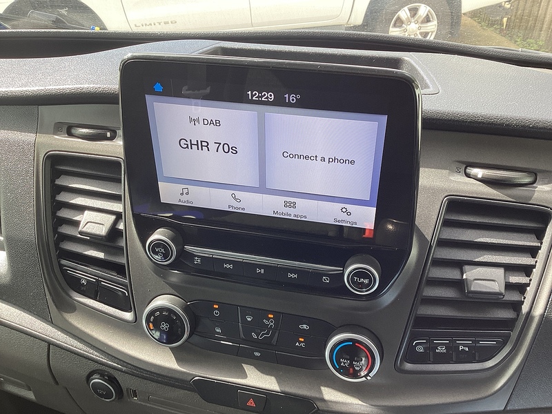 Ford 350 EcoBlue Trend MWB M/R Euro 6