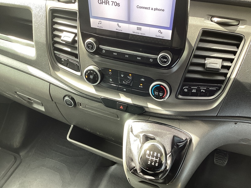 Ford 350 EcoBlue Trend MWB M/R Euro 6