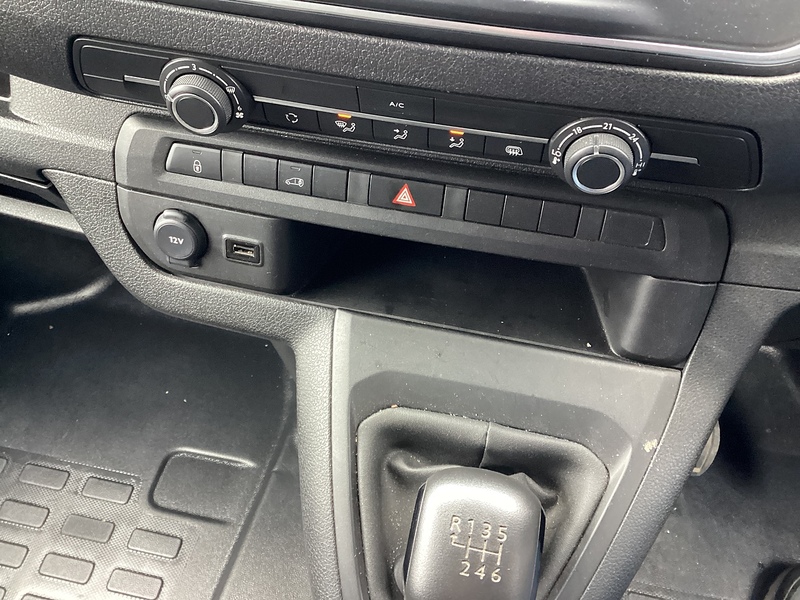 Peugeot BlueHDi 1000 Professional Premium + SWB L/R  A/C Euro 6 