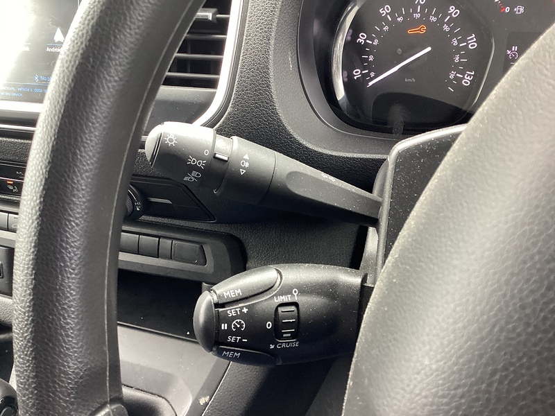 Peugeot BlueHDi 1000 Professional Premium + SWB L/R  A/C Euro 6 