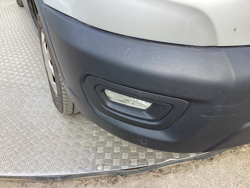 Ford 290 EcoBlue Trend MWB M/R A/C Euro 6