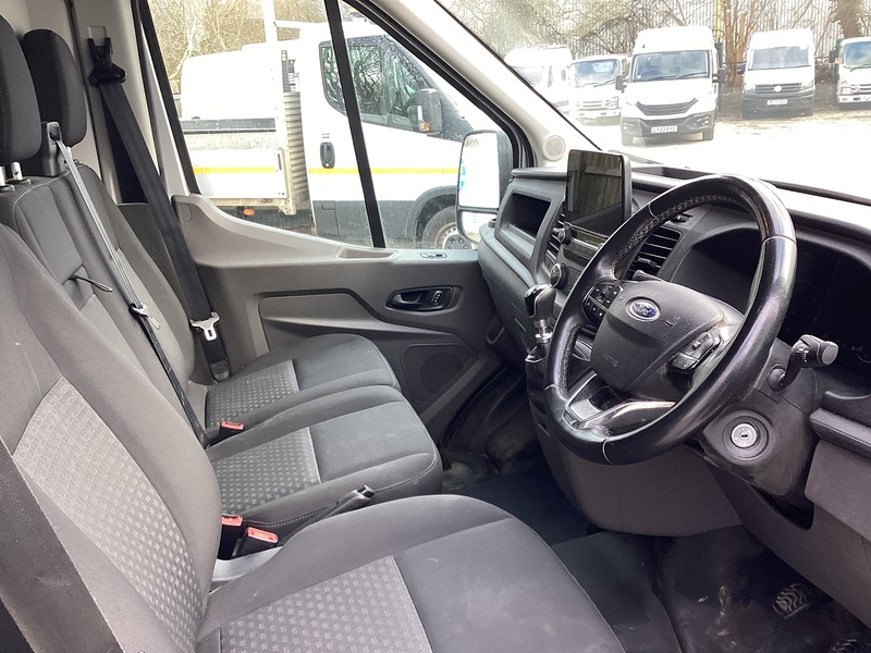 Ford 290 EcoBlue Trend MWB M/R A/C Euro 6