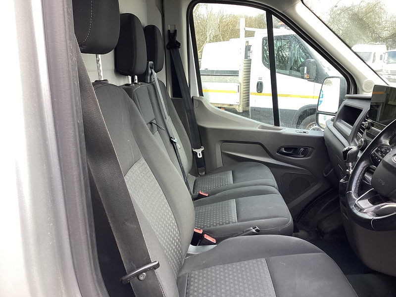 Ford 290 EcoBlue Trend MWB M/R A/C Euro 6