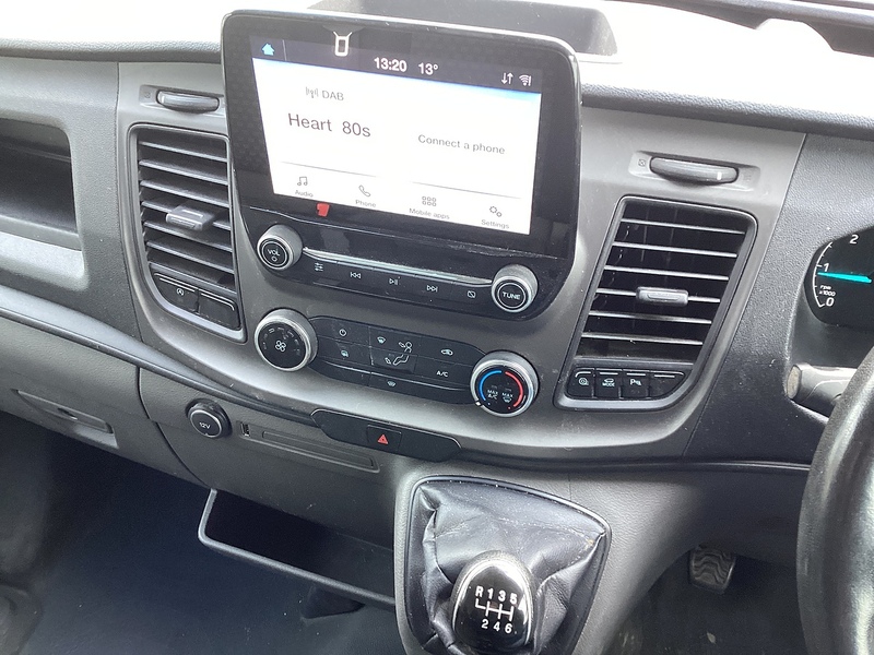 Ford 290 EcoBlue Trend MWB M/R A/C Euro 6