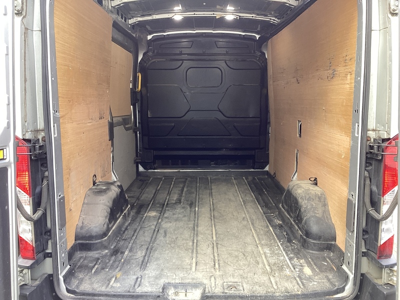 Ford 290 EcoBlue Trend MWB M/R A/C Euro 6