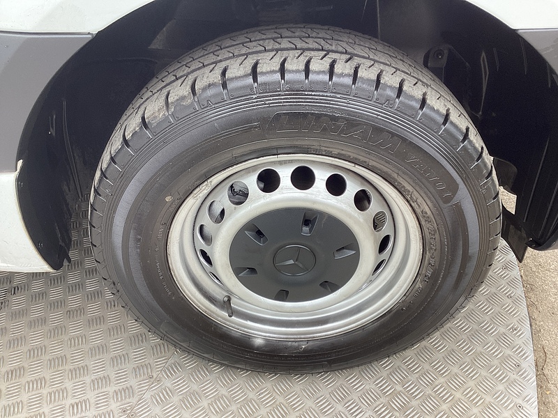 Mercedes 315 CDI Progressive MWB M/R A/C Euro 6
