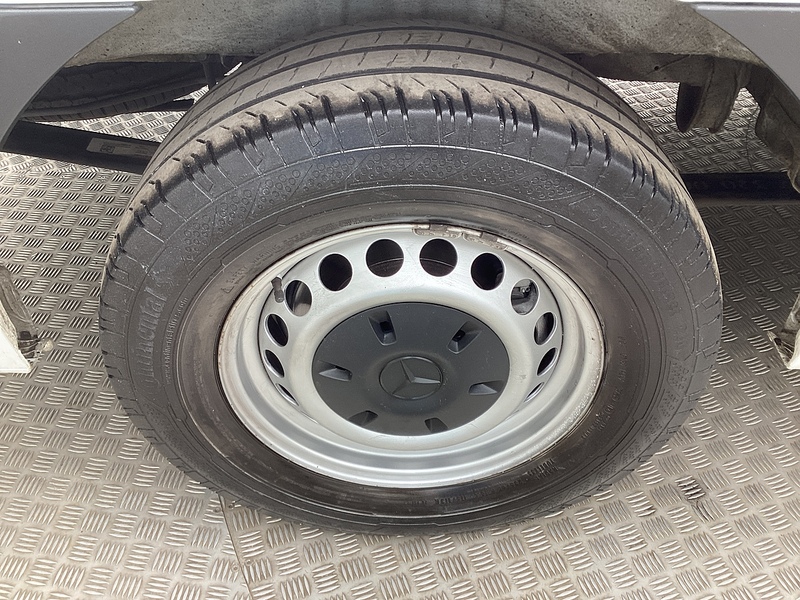 Mercedes 315 CDI Progressive MWB M/R A/C Euro 6