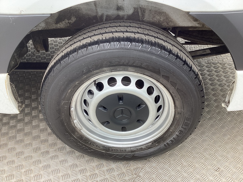 Mercedes 315 CDI Progressive MWB M/R A/C Euro 6