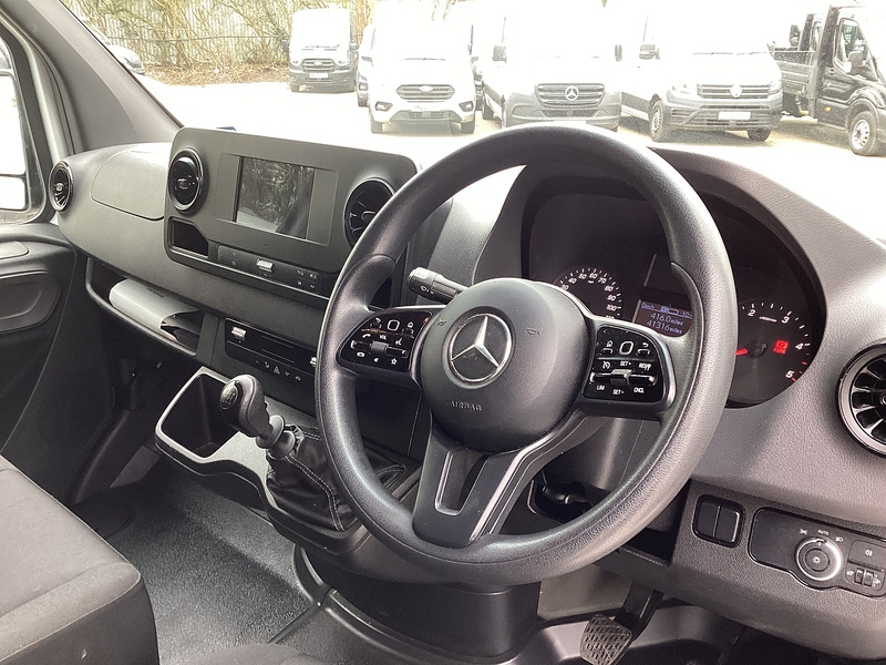 Mercedes 315 CDI Progressive MWB M/R A/C Euro 6