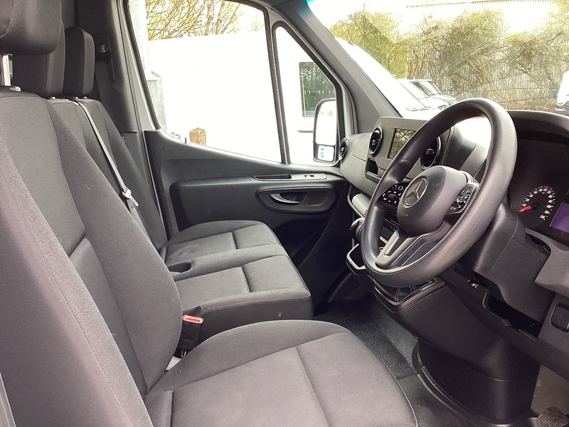 Mercedes 315 CDI Progressive MWB M/R A/C Euro 6