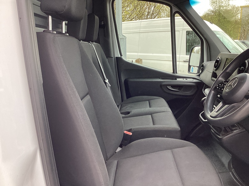 Mercedes 315 CDI Progressive MWB M/R A/C Euro 6