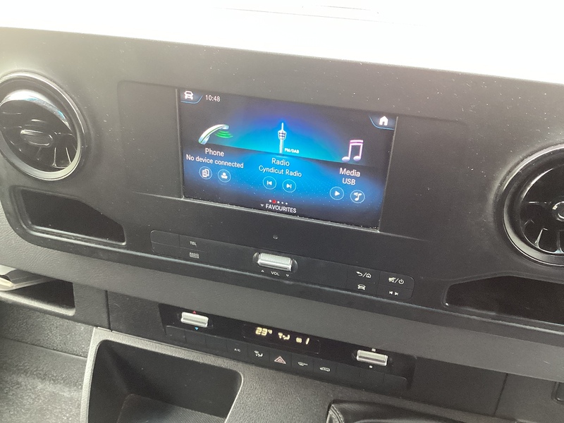 Mercedes 315 CDI Progressive MWB M/R A/C Euro 6