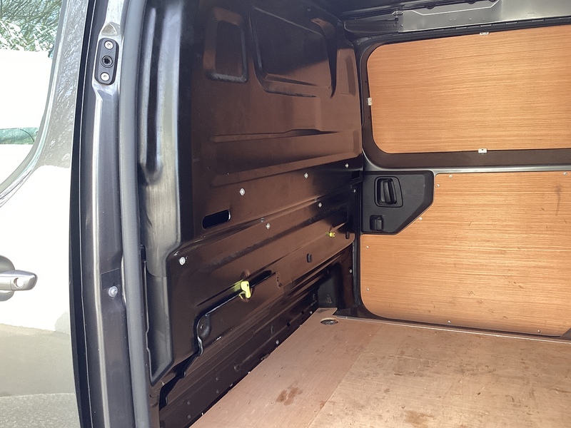 Vauxhall Turbo D 3100 Sportive LWB L/R A/C Euro 6