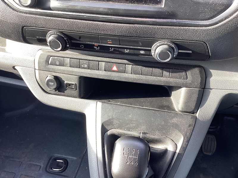 Vauxhall Turbo D 3100 Sportive LWB L/R A/C Euro 6