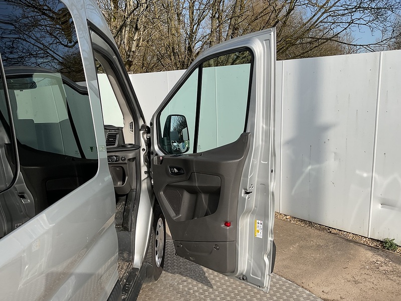 Ford 350 EcoBlue Trend 12 Seater 