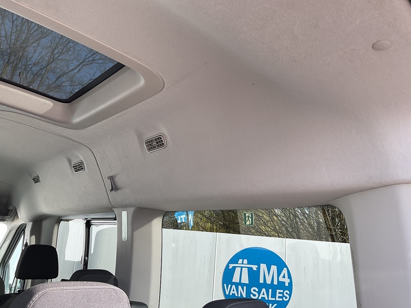 Ford 350 EcoBlue Trend 12 Seater 